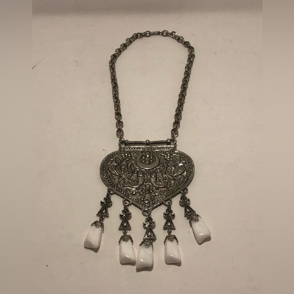 Elegant CastleCliff Silver Tone and White Statement Pendant Necklace